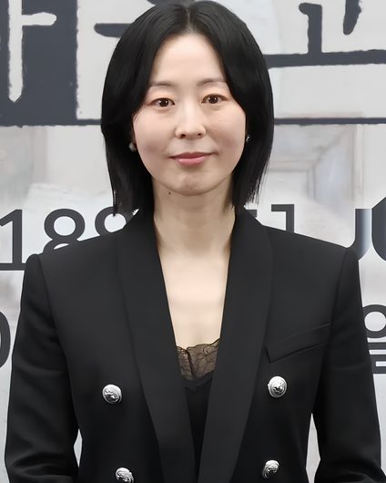 강말금 사진 — 배우 강말금 사주