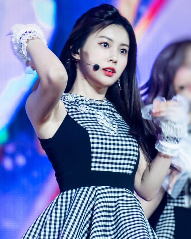 강혜원 사진 2 — 강혜원 사주와 무오일주