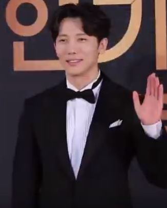기태영 사진 2 — 기태영 사주와 을사일주