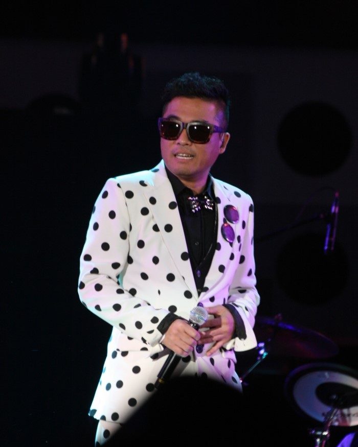 김건모 사진