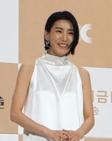 김서형 사진 2 — 김서형 사주와 정유일주