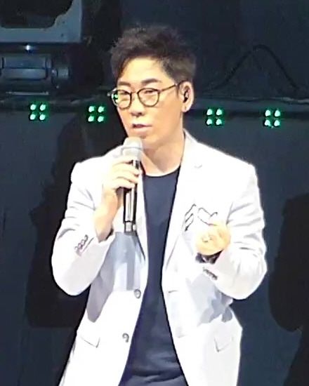 김연우 사진 2 — 김연우 사주와 무신일주