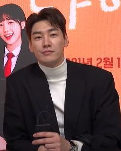 김영광 사진 2 — 김영광 사주와 경신일주