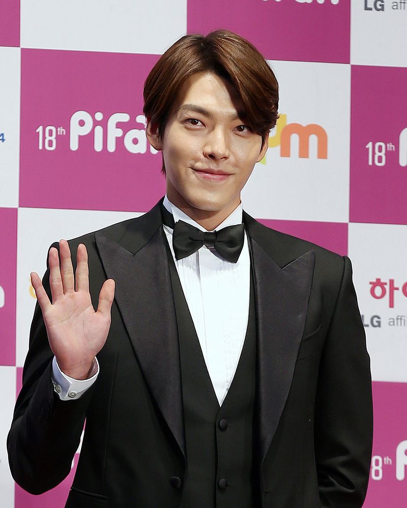 김우빈 사진 2 — 김우빈 사주와 정축일주