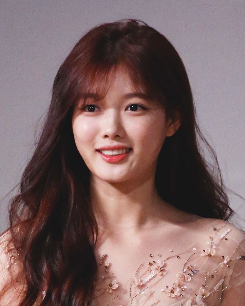 김유정 사진 2 — 김유정 사주와 정축일주