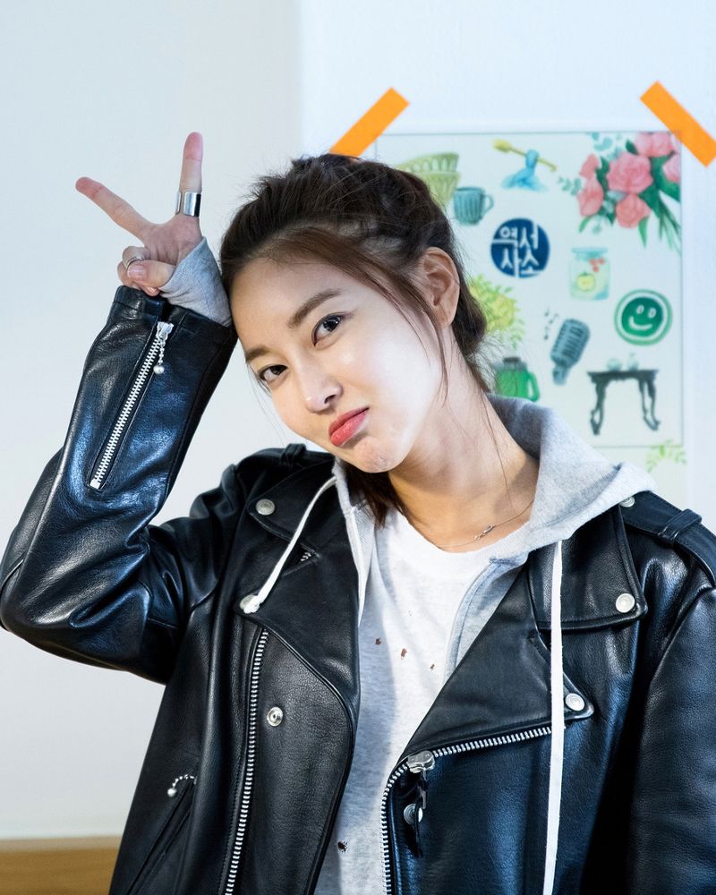 김윤지 사진 2 — 김윤지 사주와 갑자일주