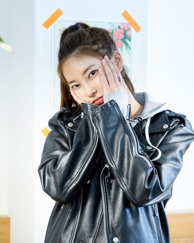 김윤지 사진 3 — 김윤지 사주와 갑자일주