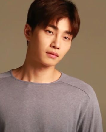 김재영 사진 3 — 김재영 사주와 무자일주