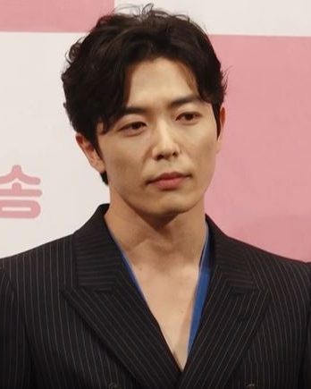 김재욱