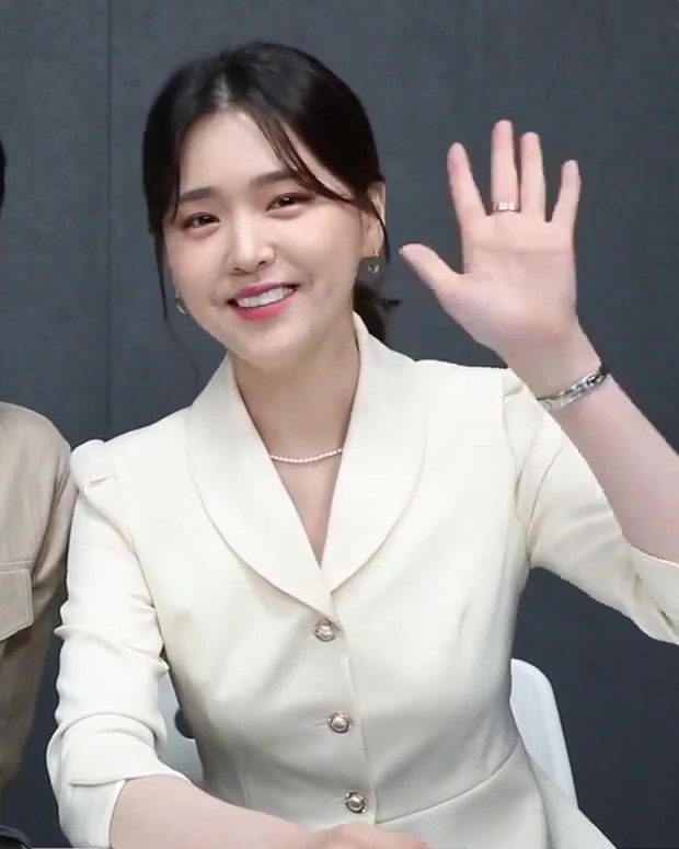 김지은 사진