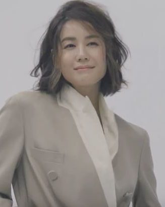 김지호 사진 — 배우 김지호 사주