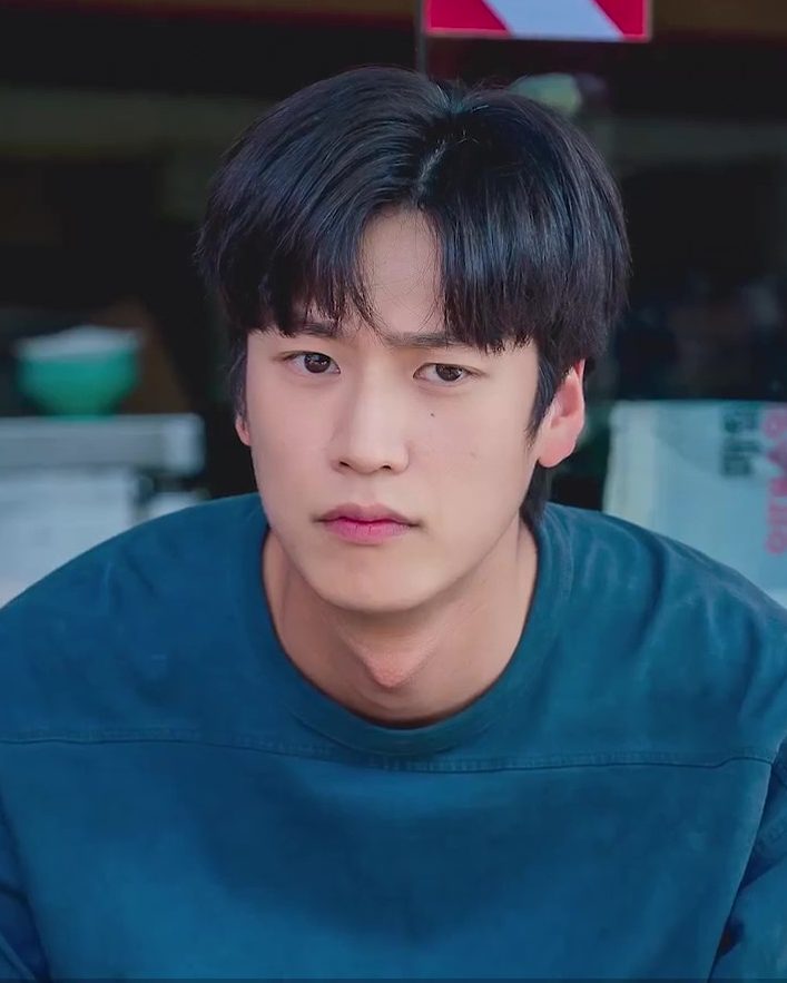 나인우 사진 — 배우 나인우 사주