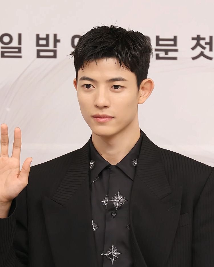 로몬 사진 2 — 로몬 사주와 정묘일주