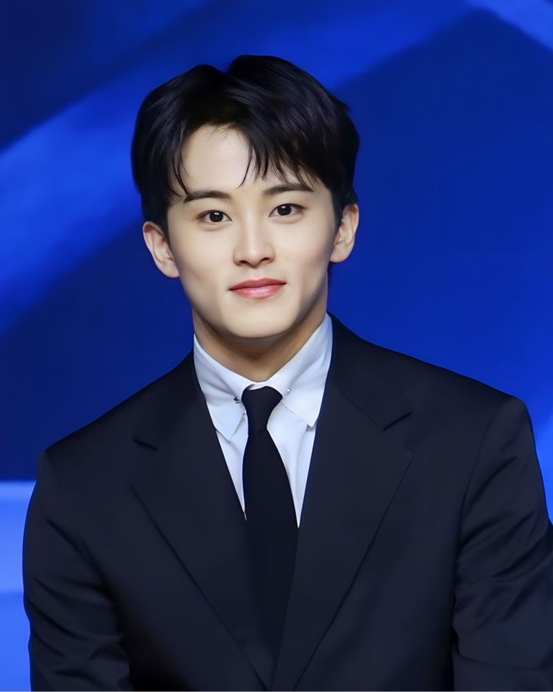 마크 사진 2 — 마크 사주와 병술일주