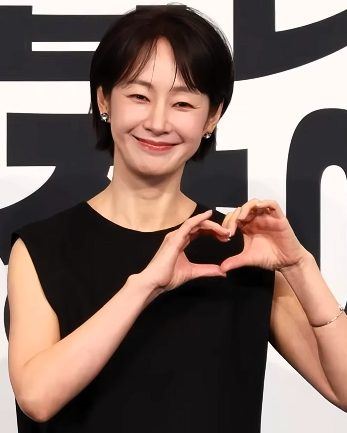명세빈 사진 — 배우 명세빈 사주