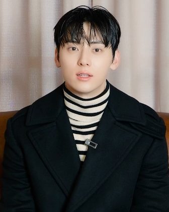 민현 사진