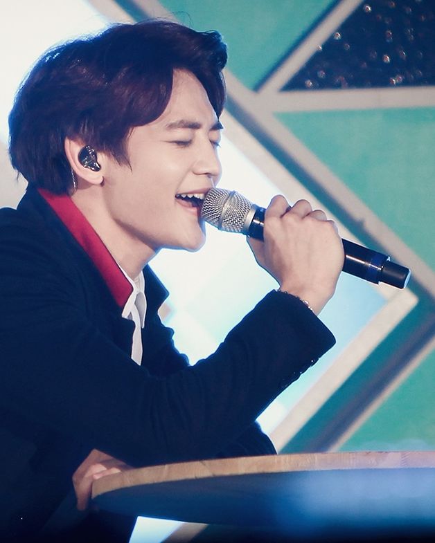 민호 사진 3 — 민호 사주와 계축일주