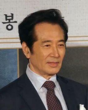백윤식 사진 2 — 백윤식 사주와 갑오일주