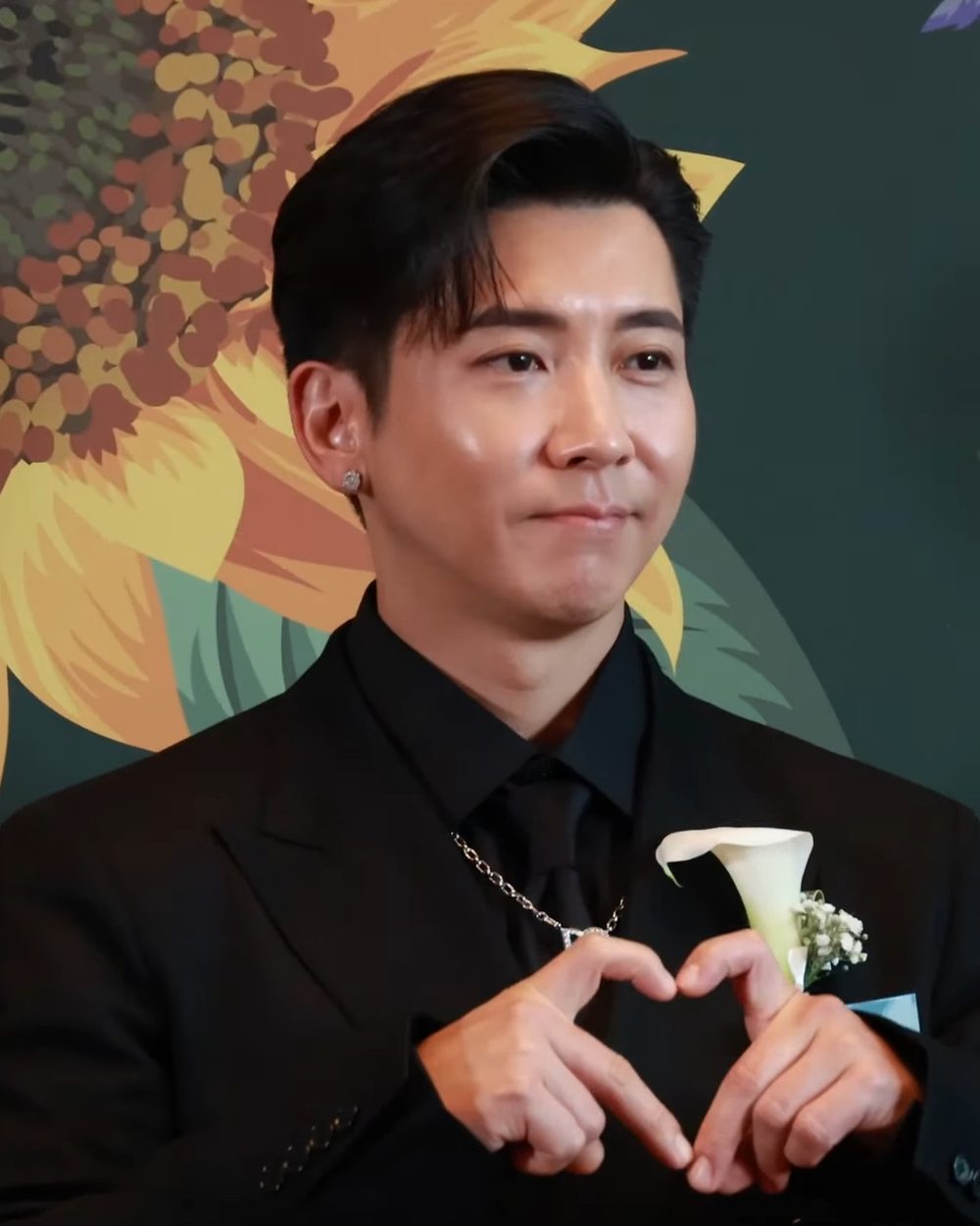 브라이언 사진 — 플라이 투 더 스카이 브라이언 사주