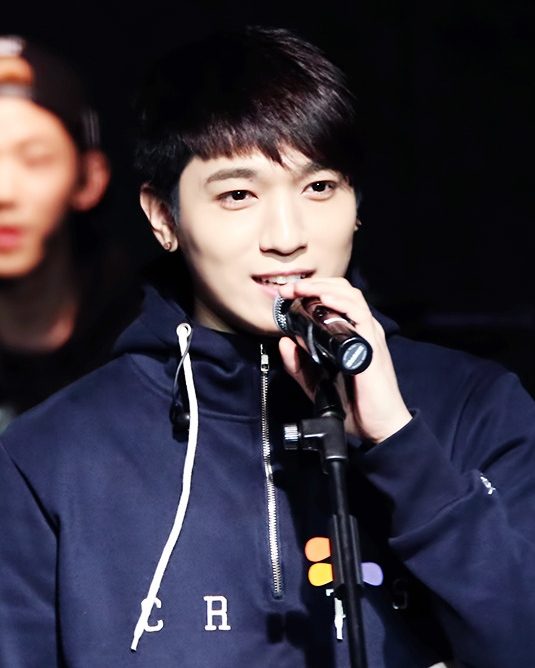 성진 사진 — 데이식스 성진 사주