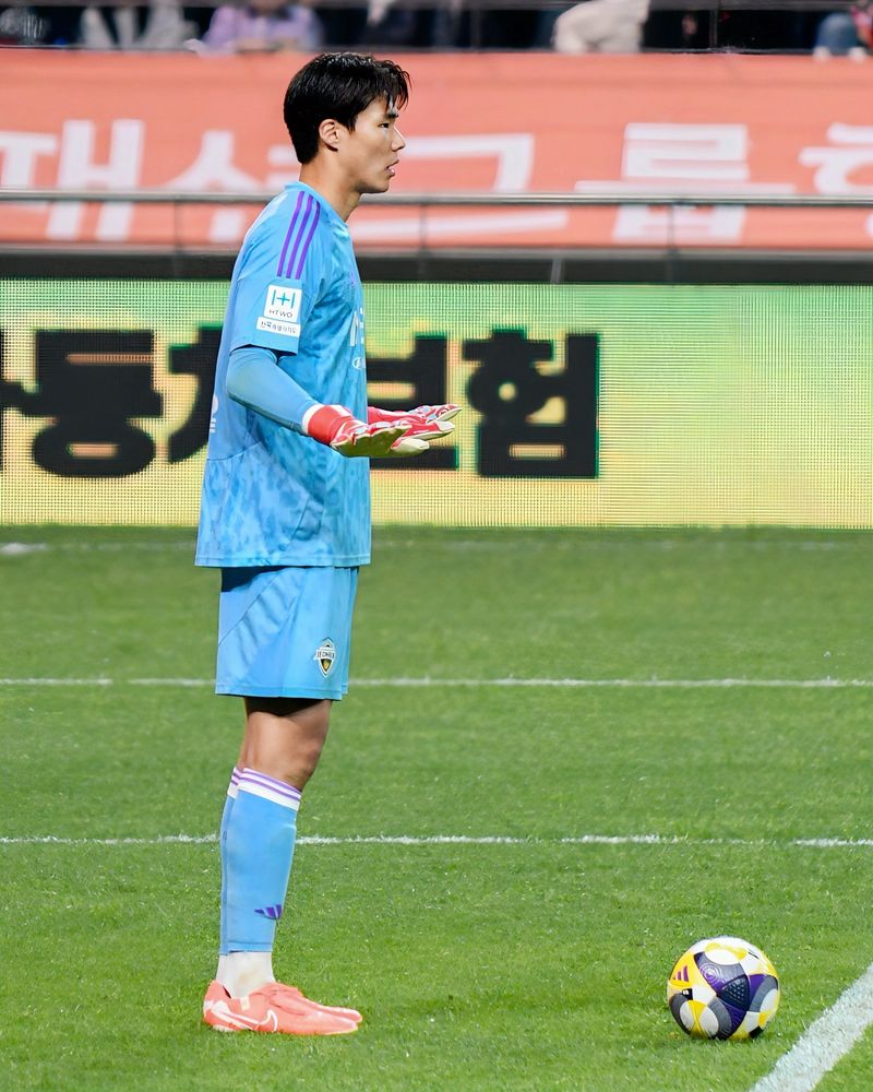송범근 사진 2 — 송범근 사주와 경인일주