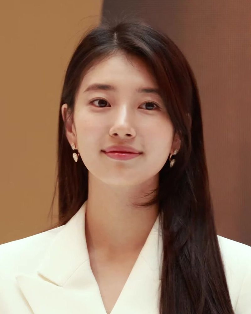 수지 사진 3 — 수지 사주와 기사일주