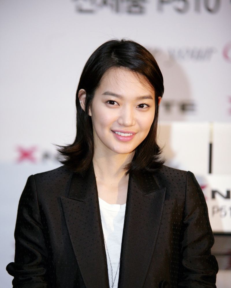 신민아 사진 2 — 신민아 사주와 기사일주