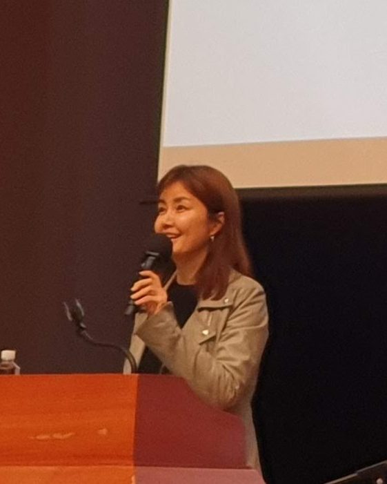 신애라 사진 — 배우 신애라 사주