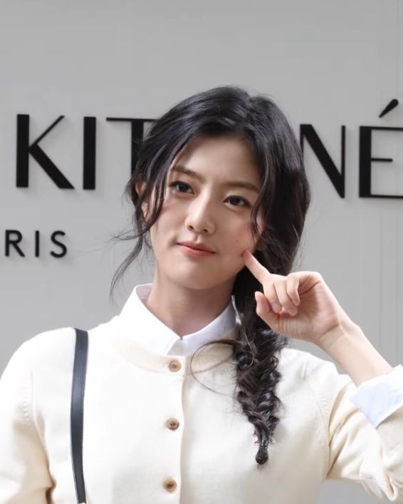 신은수 사진 2 — 신은수 사주와 갑자일주