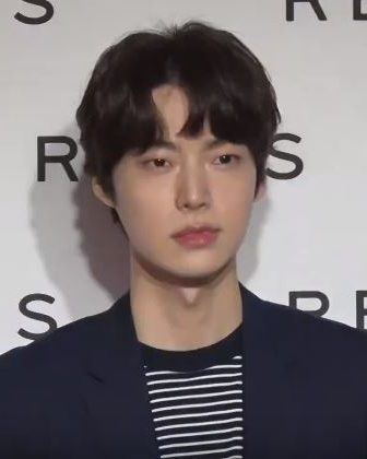 안재현 사진 — 배우 안재현 사주