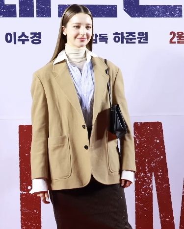 안젤리나 다닐로바 사진 2 — 안젤리나 다닐로바 사주와 기해일주