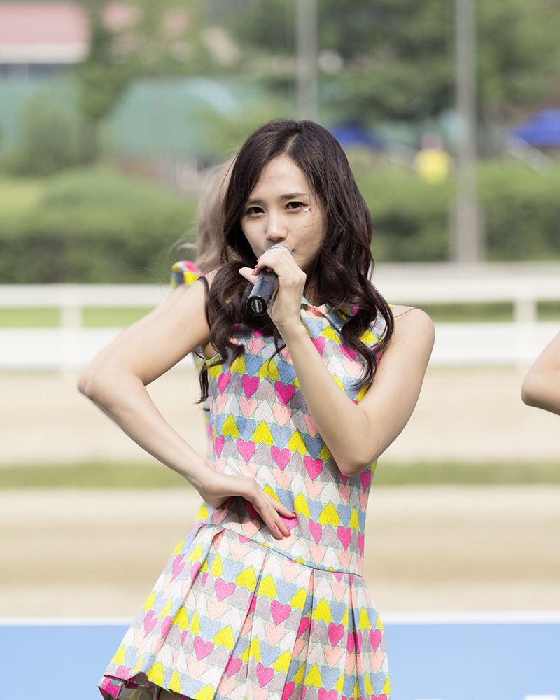 유아라 사진 2 — 유아라 사주와 을사일주