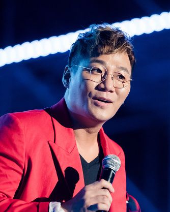 윤민수 사진 2 — 윤민수 사주와 경오일주