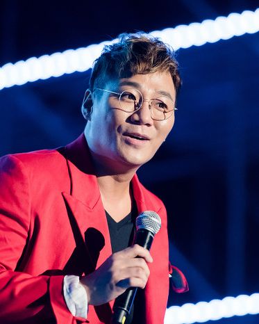 윤민수 사진 3 — 윤민수 사주와 경오일주