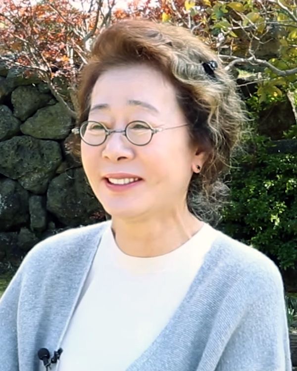 윤여정 사진 3 — 윤여정 사주와 기사일주