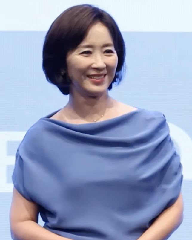 윤유선 사진 2 — 윤유선 사주와 임진일주
