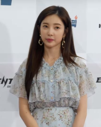 윤채경 사진 3 — 윤채경 사주와 을사일주