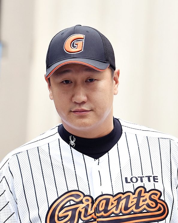 이대호 사진 — 야구 선수 이대호 사주
