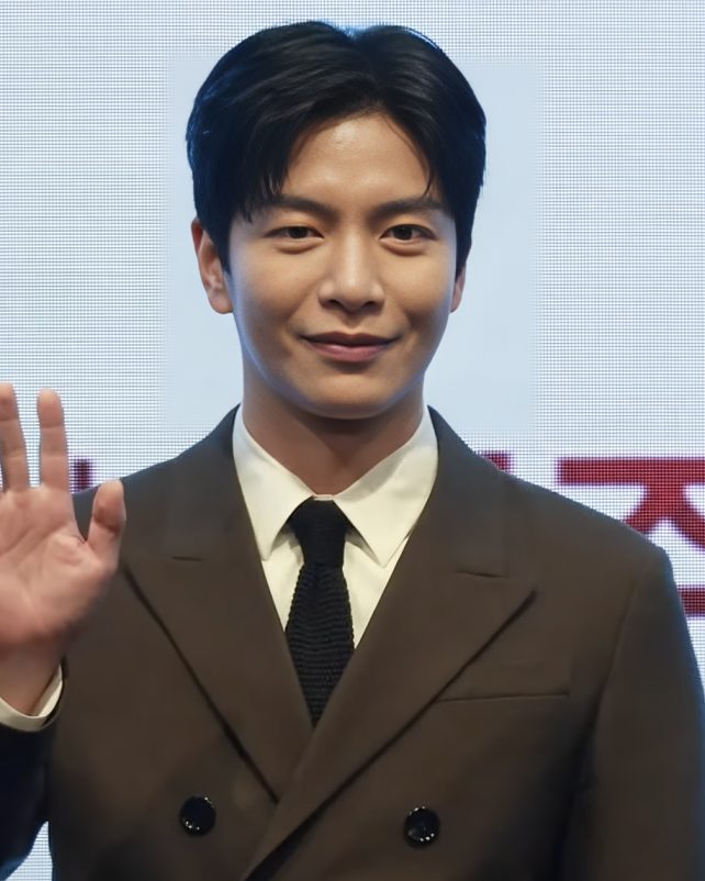 이민기 사진 — 배우 이민기 사주