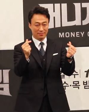 이성민 사진 3 — 이성민 사주와 무신일주
