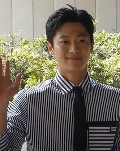 이신영 사진 — 배우 이신영 사주