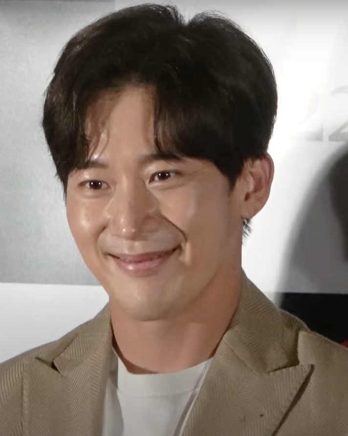 이완 사진