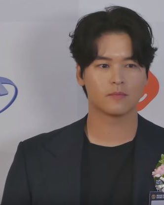 이장우 사진 — 배우 이장우 사주