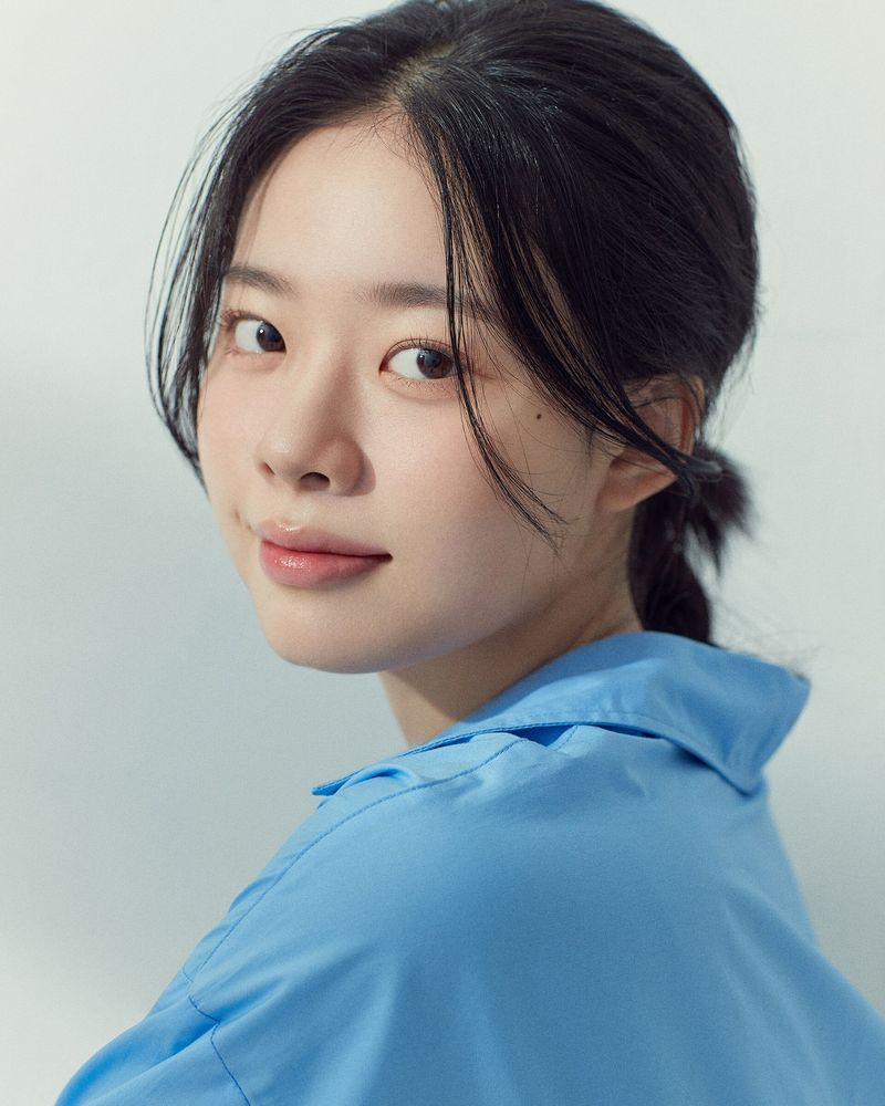 이재인 사진 3 — 이재인 사주와 을묘일주