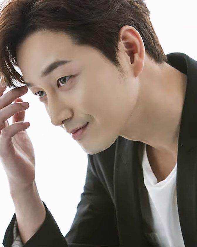 이현욱 사진