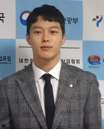 장기용 사진 3 — 장기용 사주와 을묘일주
