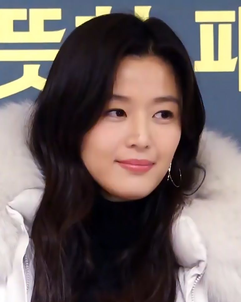 전지현 사진 2 — 전지현 사주와 신사일주