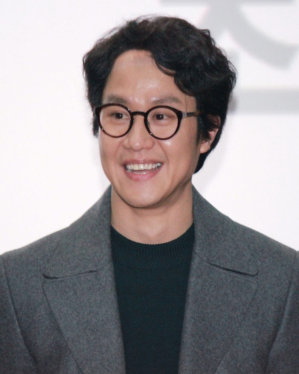 정우 사진 — 배우 정우 사주