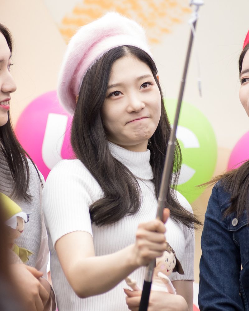 정채연 사진 2 — 정채연 사주와 정축일주