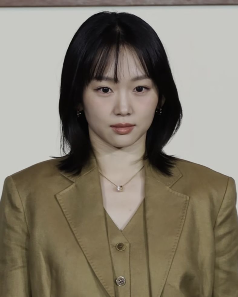 진기주 사진 2 — 진기주 사주와 병술일주